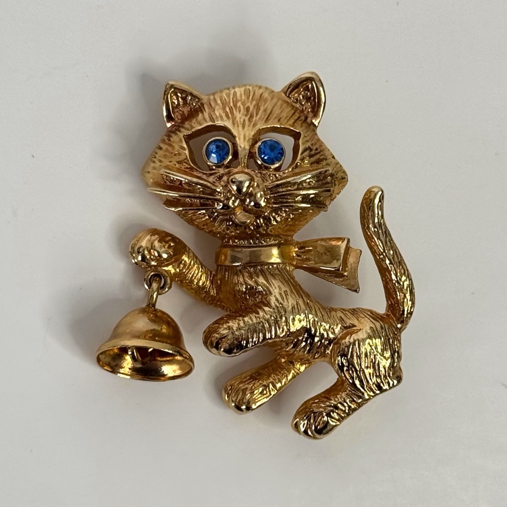 Vintage Avon Kitty Kitten Cat Ringing Bell Gold Tone Brooch Pin